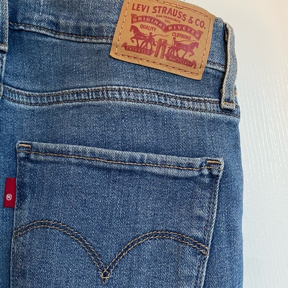 Levi’s High Rise Straight Crop Jeans - Picture 8 of 10